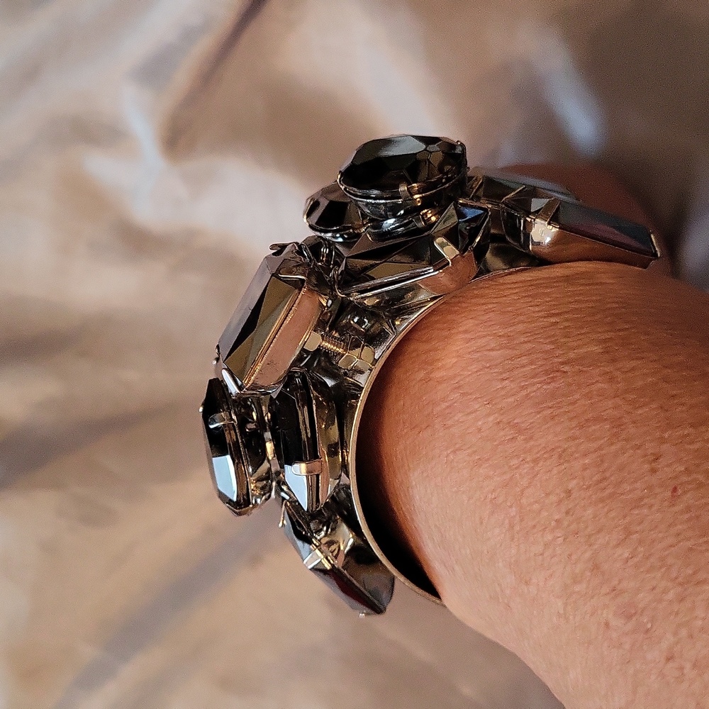 Gem Detailed Statement Bracelet Euc - image 4